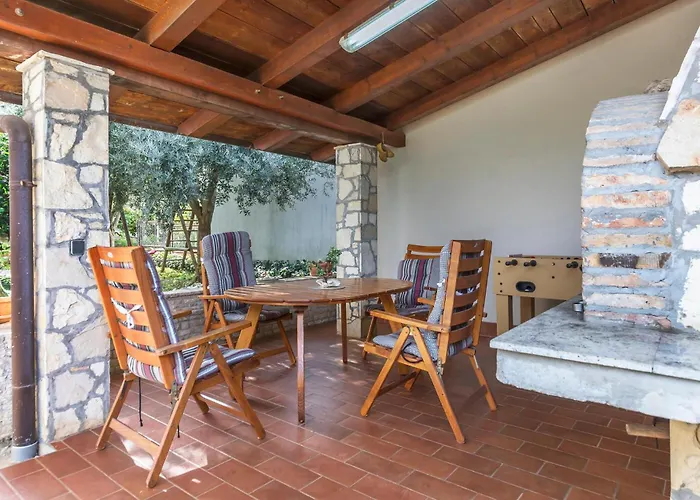 Gorgeous Apartment In Pula With Wifi