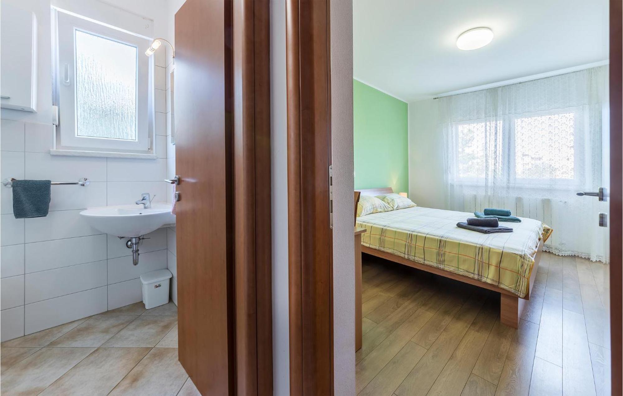 Gorgeous Apartment In Pula With Wifi *