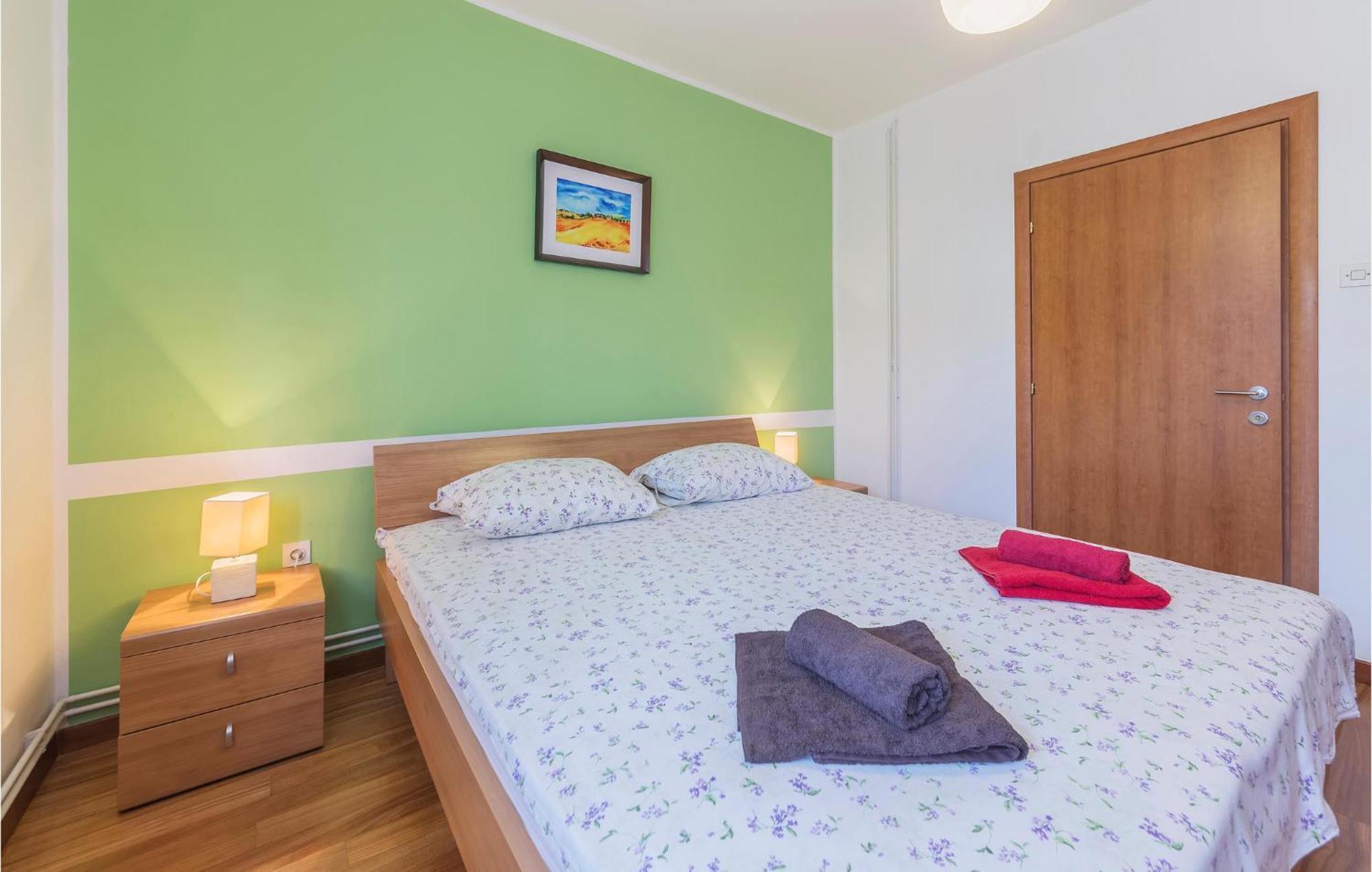 Apartman Gorgeous Apartment In Pula With Wifi *