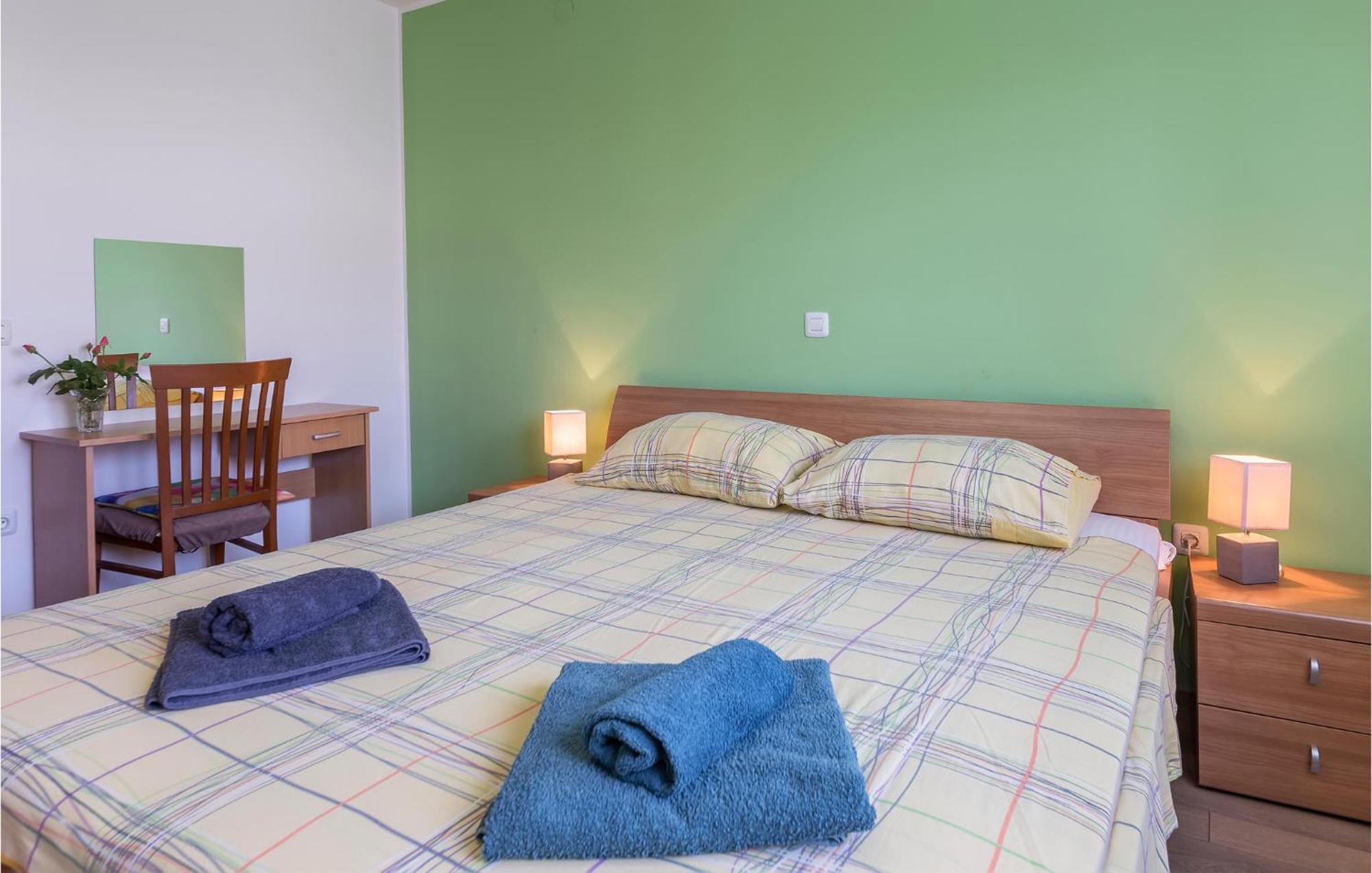 Gorgeous Apartment In Pula With Wifi * Pula