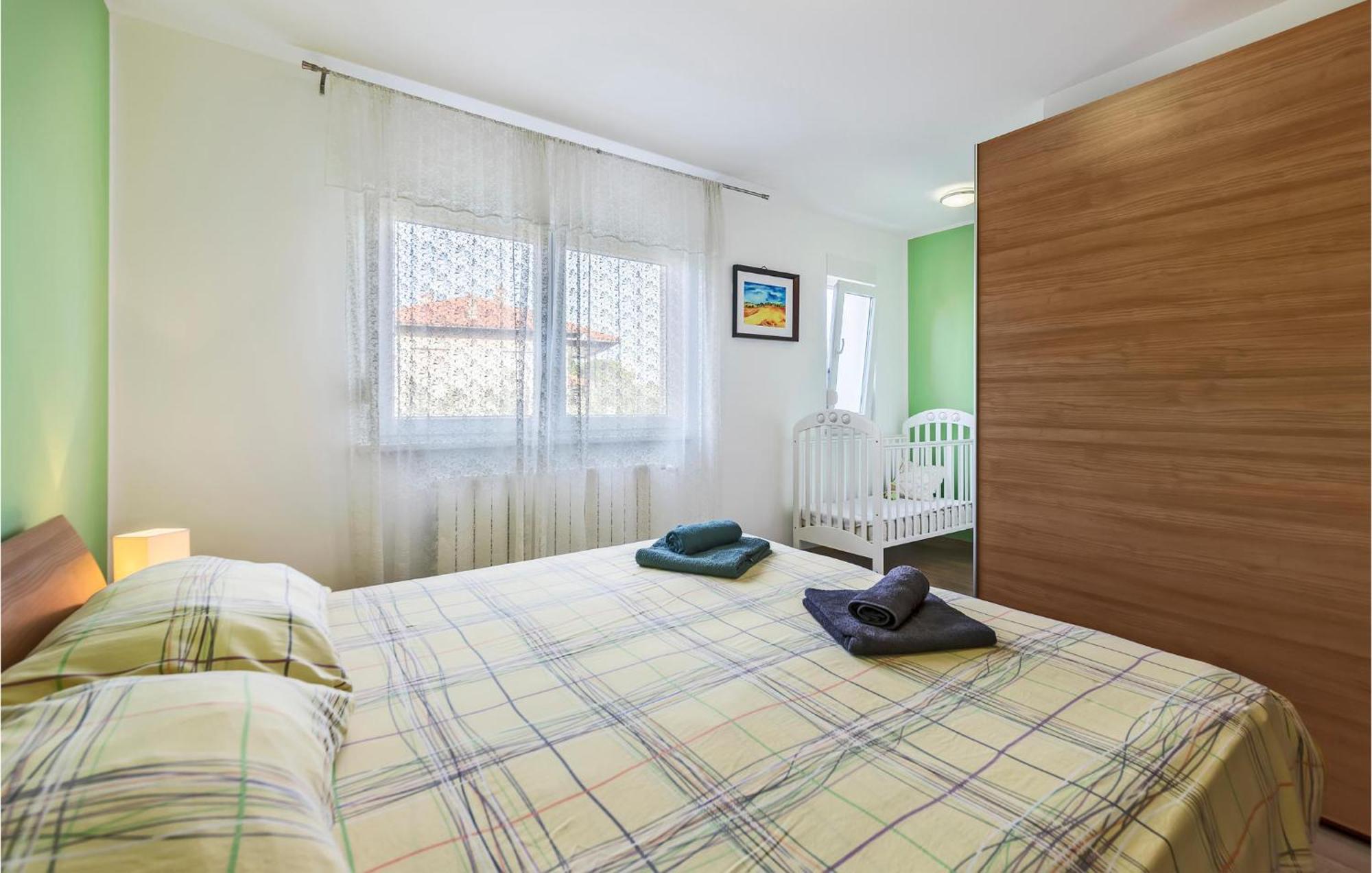 Gorgeous Apartment In Pula With Wifi * Pula