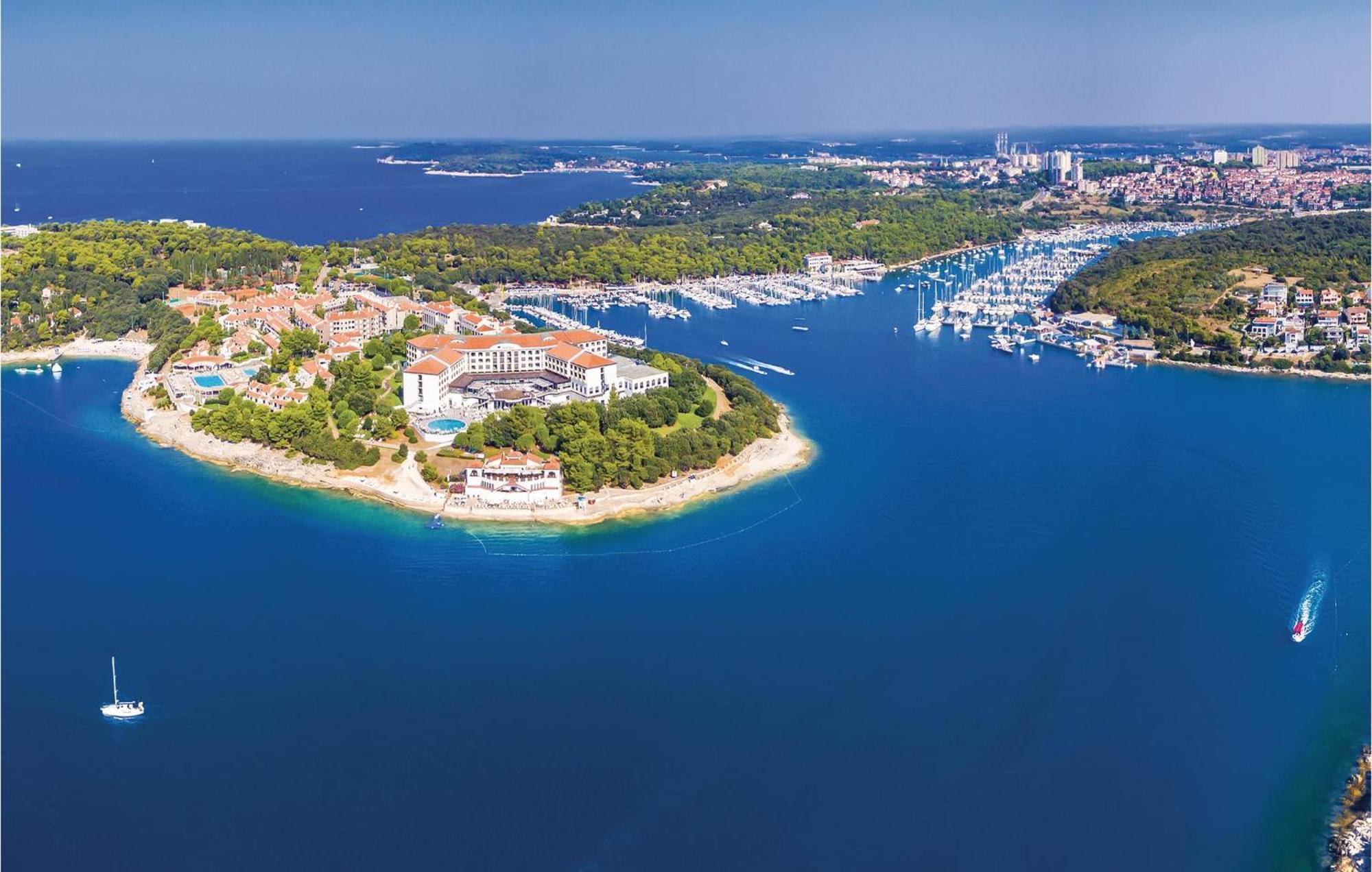 Gorgeous Apartment In Pula With Wifi